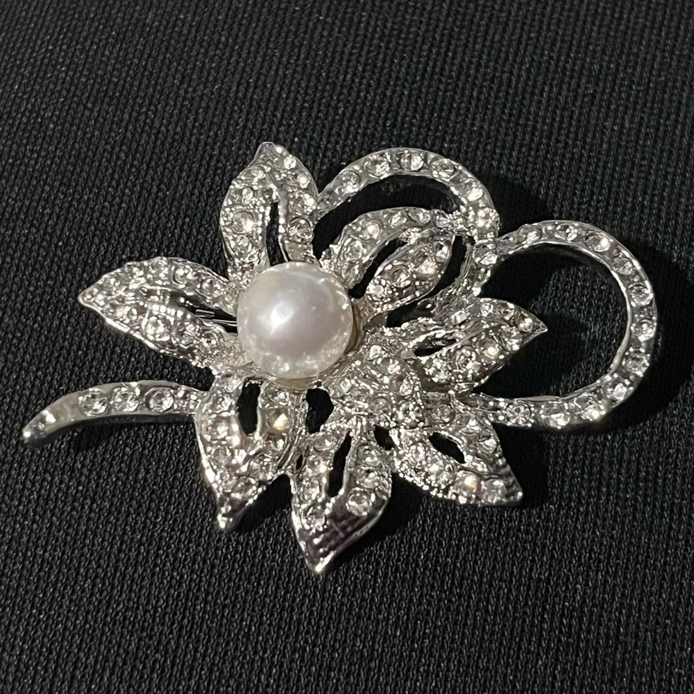 Silver Tone Floral Brooch Rhinestone Faux Pearl Flower Pin Jewelry